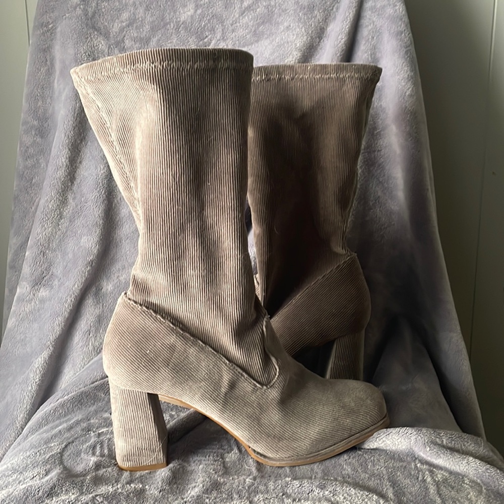 Corduroy boots